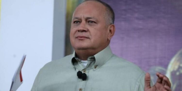 Diosdado Cabello. Foto Con el mazo