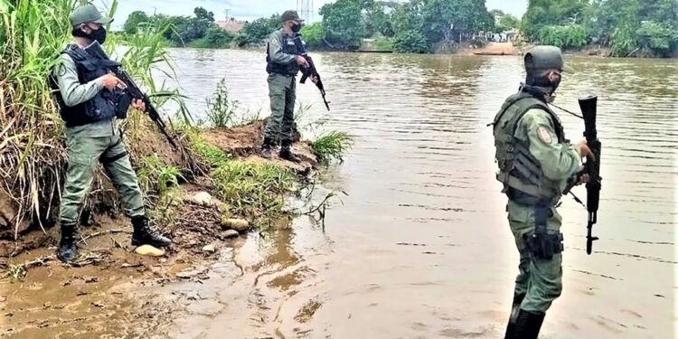 La Fuerza Armada ha desplegado una campaña de fotos y videos sobre la frontera.