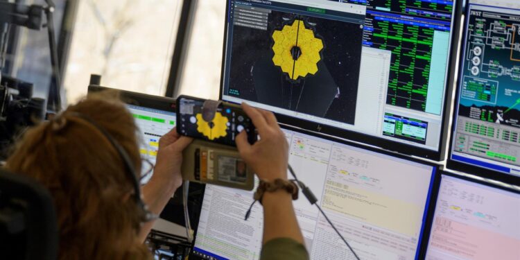 Nasa, El desdoblamiento total del telescopio James Webb. Foto agencias.