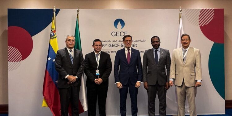 Canciller del régimen de Maduro, Felix Plasencia y el Ministro de Industria Minas y Energ{ia de Guinea Ecuatorial, Gabriel Obiang. Foto @PlasenciaFelix