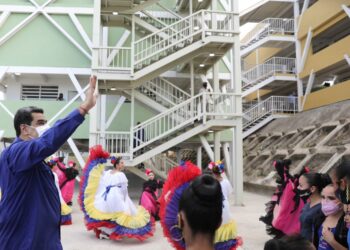 Liceo Nacional “Gran Cacique Guaicapuro” en Ciudad Caribia, Nicolás Maduro. Foto @PresidencialVen