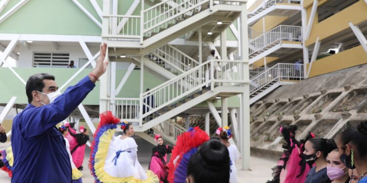 Liceo Nacional “Gran Cacique Guaicapuro” en Ciudad Caribia, Nicolás Maduro. Foto @PresidencialVen