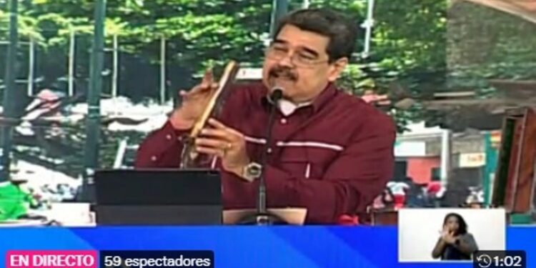 Nicolás Maduro, armas de Simón Bolívar. Foto captura de video