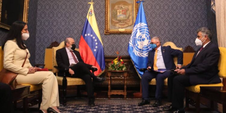 Vacunas covid-19, Régimen de Maduro, OPS. Foto @CancilleriaVE