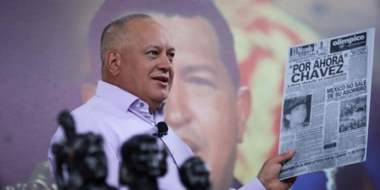 Diosdado Cabello. Foto Con el mazo.