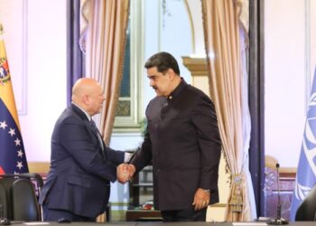 El fiscal de la Corte Penal Internacional (CPI), Karim Khan, se reunió en el Palacio de Miraflores con Nicolás Maduro, este 31 de marzo de 2022. Foto @PresidencialVen