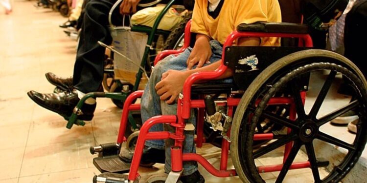 04/08/2008 Silla de ruedas, discapacidad, niño.  Uno de cada 20 niños menores de 14 años (alrededor de 93 millones) vive con alguna discapacidad moderada o grave, según destaca la Sociedad Española de Pediatría Extrahospitalaria y Atención Primaria (Sepeap), que señala que los pediatras son los más cercanos a pacientes y familias y los que detectarán, tratarán y acompañarán la enfermedad de discapacitados menores.  SALUD
FLICKR/ANGELOUX