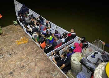 Las autoridades de Colombia indicaron que en esos procedimientos han encontrado menores de edad en los grupos de migrantes venezolanos. Foto agencias.