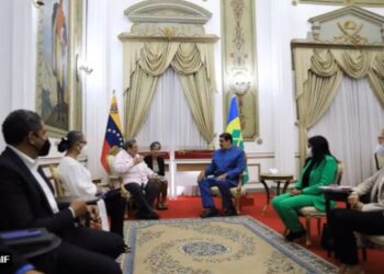 Nicolás Maduro y el primer ministro de San Vicente y las Granadinas, Ralph Gonsalves. Foto @PresidencialVen 2