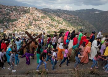 Viacrucis, Caracas, Petare, Venezuela. Foto EFE Rayner Peña R.