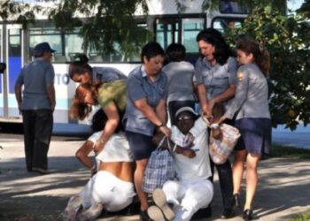 Brutal represión contra las Damas de Blanco. Cuba.  Foto de archivo.