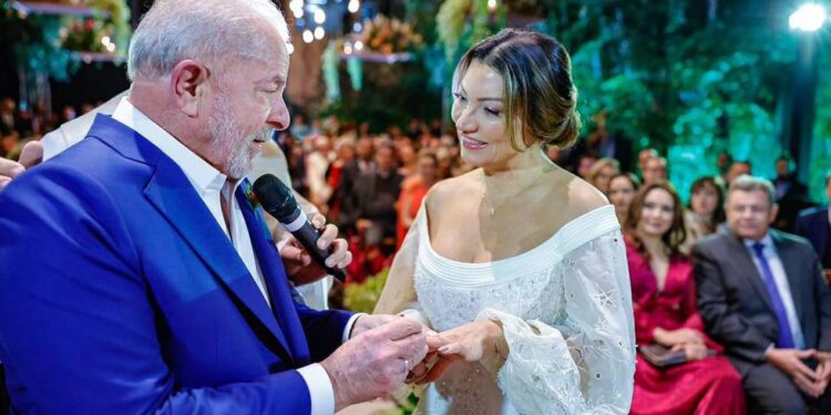 El expresidente brasileño Luiz Inácio Lula da Silva y su esposa la socióloga Rosângela da Silva. Foto agencias.