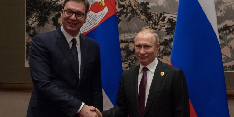 El presidente ruso, Vladimir Putin y el presidente serbio, Aleksandar Vucic. Foto de archivo.