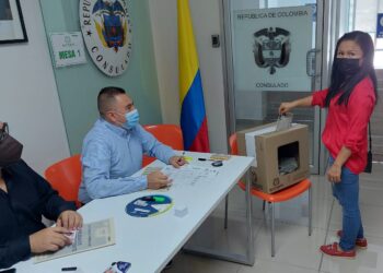 Elecciones presidenciales Colombia, votación en el exterior. Foto @CancilleriaCol