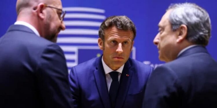 Emmanuel Macron en la reunión de la Comisión Europea. Foto REUTERS Johanna Geron.