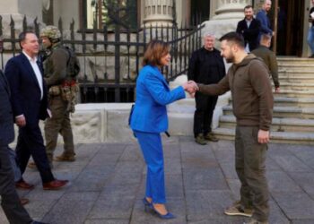 La presidenta de la Cámara de Representantes del Congreso de Estados Unidos, Nancy Pelosi, y el presidente de Ucrania Volodomyr Zelensk. Foto agencias.