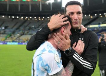 Scaloni, Messi. Foto Yahoo Deportes.