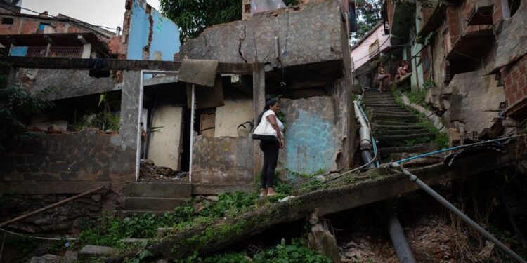 Casas frágiles. Venezuela. Foto EFE Rayner Peña R