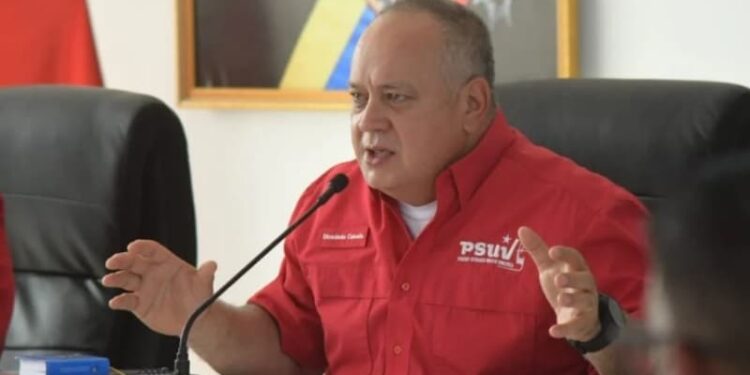 Diosdado Cabello. Foto Con el mazo