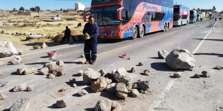 Paro transporte Perú. Foto agencias.