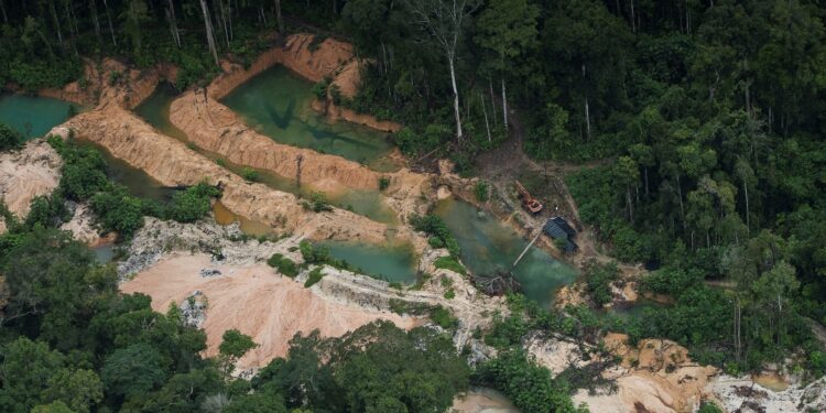 Para (Brazil), 28/10/2020.- An undated handout photo made available by NGO Red Amazonica de Informacion Socioambiental Georeferenceda (RAISG) shows mining activity in the National Park (Parna) Jamanxim, Para State, Brazil. The mining industry affects 31 percent of the indigenous territories of the Amazon, a jungle considered "the lung of humanity," as revealed on 27 October by a study by Ecociencia, the Ecuadorian subsidiary of the Amazonian Network of Georeferenced Socio-environmental Information (RAISG). (Brasil) EFE/EPA/Daniel Parananayba / HANDOUT HANDOUT EDITORIAL USE ONLY/NO SALES