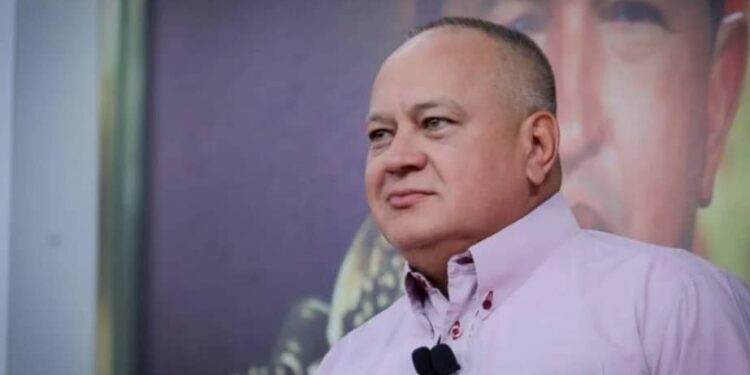 Diosdado Cabello. Foto Con el mazo.