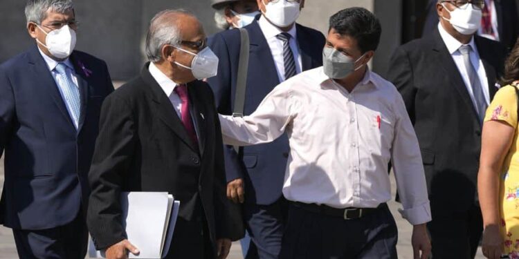 El primer ministro de Perú, Aníbal Torres y el presidente peruano Pedro Castillo. Foto agencias.