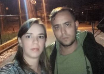 Jesús Medina junto a la abogada del Foro Penal Stefania Migliorini tras ser liberado. Foto Twitter Gonzalo Himiob S. @HimiobSantome