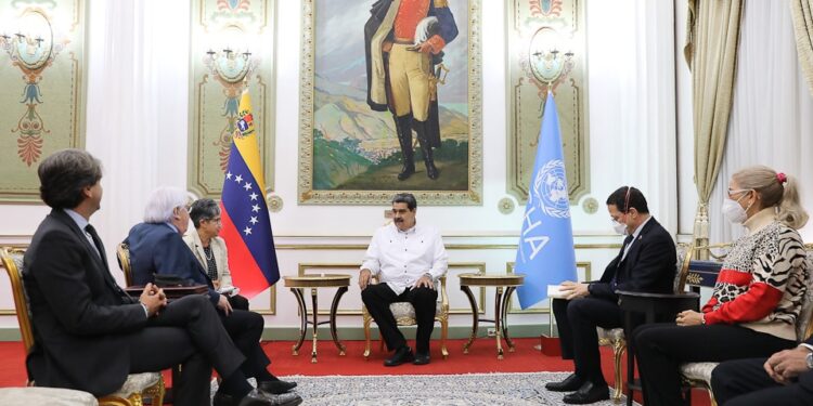 Nicolás Maduro y el jefe de los servicios humanitarios de Naciones Unidas, Martin Griffiths. Foto @PresidencialVen