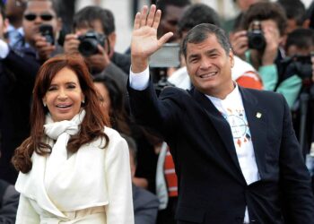 quito ecuador 05dic2014
La presidenta Cristina Fernández de Kirchner  junto a los otros mandatarios del bloque regional, al inaugurar oficialmente la sede de la Unión de Naciones Suramericanas (Unasur) 
foto maxi luna/ee/telam/dsl