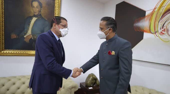 Canciller de Maduro Carlos Faria y el Embajador de India bhishek Singh. Foto @Fariacrt