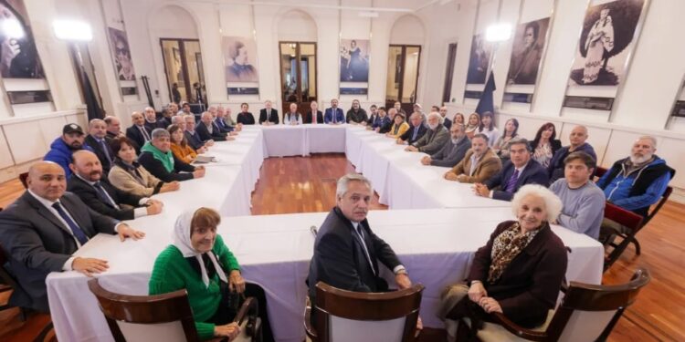 La reunión multisectorial encabezada Alberto Fernández este viernes en la Casa Rosada. Foto Presidencia Argentina.