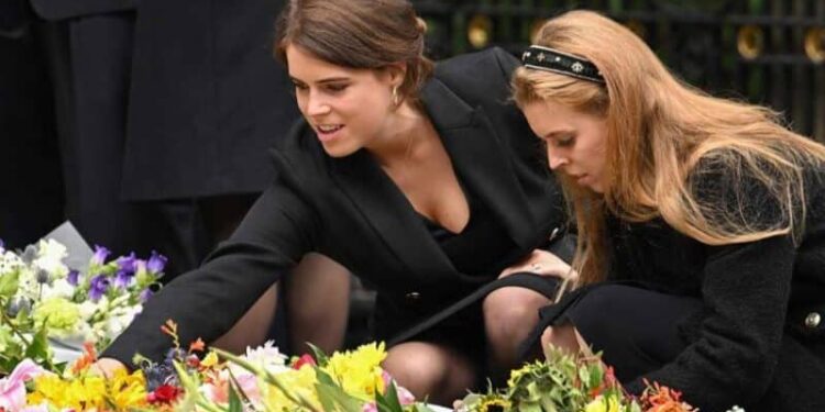 Las princesas Beatriz y Eugenia, nietas de la reina Isabel II. Foto agencias.