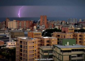 Caracas, lluvias, descargas eléctricas. Foto de archivo.