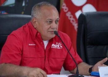 Diosdado Cabello. Foto Con el mazo