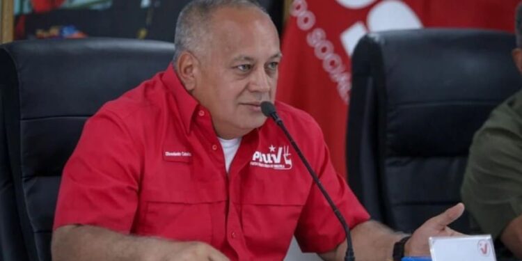 Diosdado Cabello. Foto Con el mazo