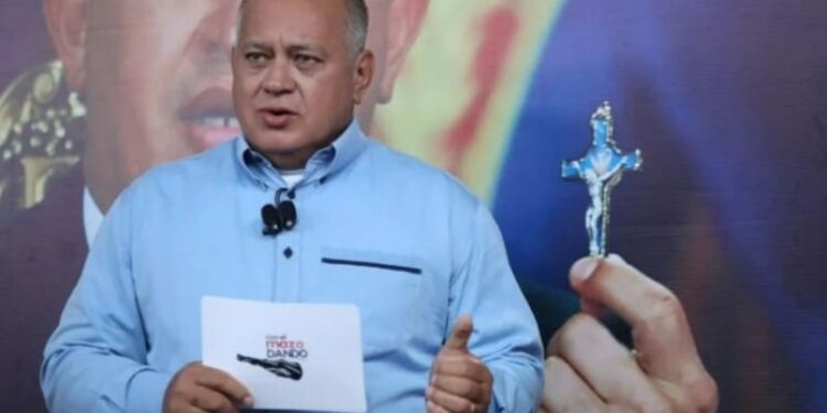 Diosdado Cabello. Foto Con el mazo.