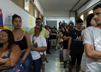 Largas filas en un centro de votación en Rio de Janeiro (REUTERSPilar Olivares)