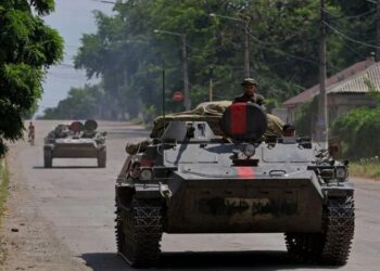 Imagen de archivo de tropas prorrusas en un vehículo de combate de infantería en la región de Lugansk, Ucrania, el 4 de julio de 2022 (REUTERS/Alexander Ermochenko)