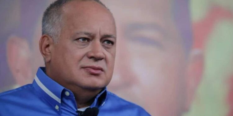 Diosdado Cabello. Foto Con el mazo.