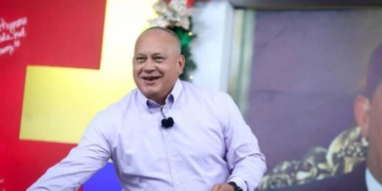 Diosdado Cabello. Foto Con el mazo.