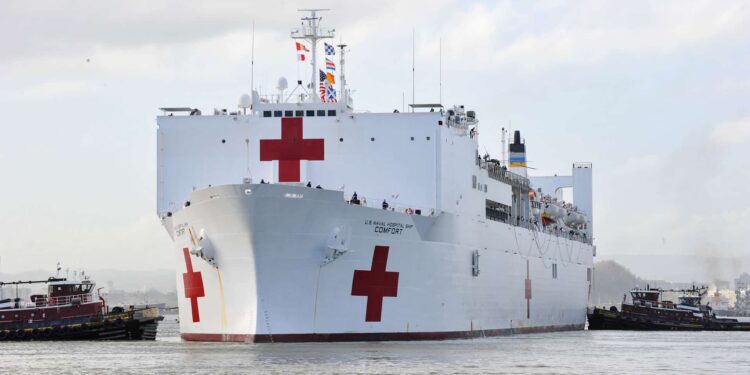 El buque hospital USNS Comfort en Cartagena, Colombia. Foto de archivo.