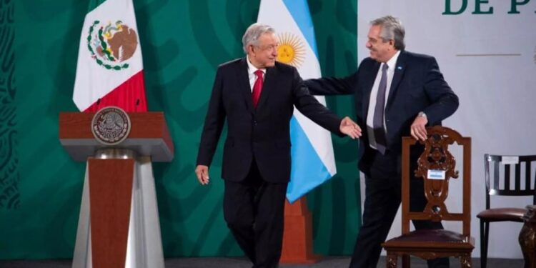 El presidente de México, Andrés Manuel López Obrador y Alberto Fernández. Foto agencias.