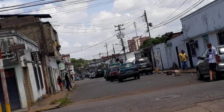 En las comunidades de Maturín aseguran que la fluctuación del voltaje es frecuente. Foto Jesymar Añez. Referencial