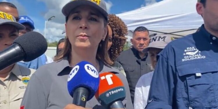 La directora del Servicio Nacional de Migración (SNM) de Panamá, Samira Gozaine. Foto captua de video.