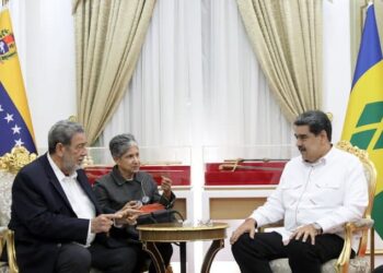 Maduro y el Maduro se reúne con el Primer Ministro de San Vicente y las Granadinas. Foto @PresidencialVen