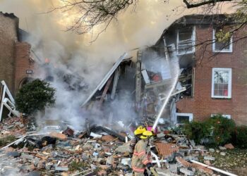 Más de 100 agentes del Departamento de Bomberos de Montgomery trabajaron en el lugar. Crédito cortesía Pete Piringer