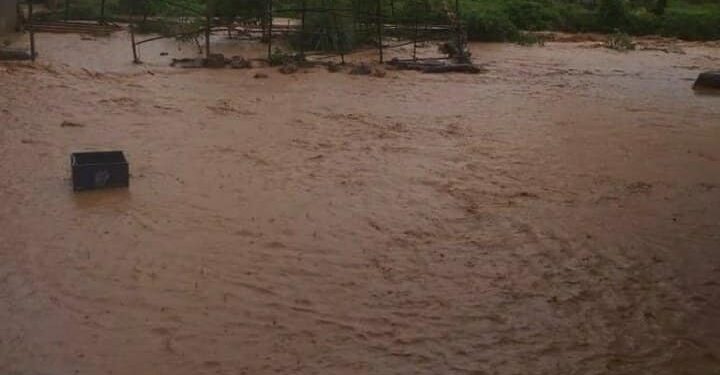 Sucre, Familias de la población de Quetepe, municipio Bolívar. Foto @ariana_agreda