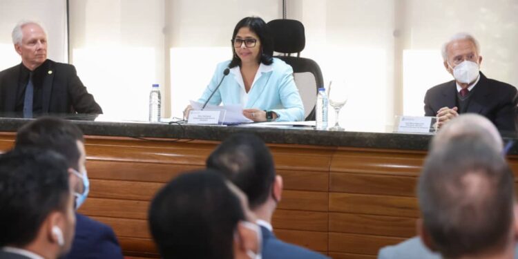 Delcy Rodríguez reunión con Conindustria. Foto @VTVcanal8 2