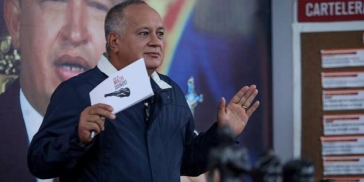 Diosdado Cabello. Foto Con el mazo